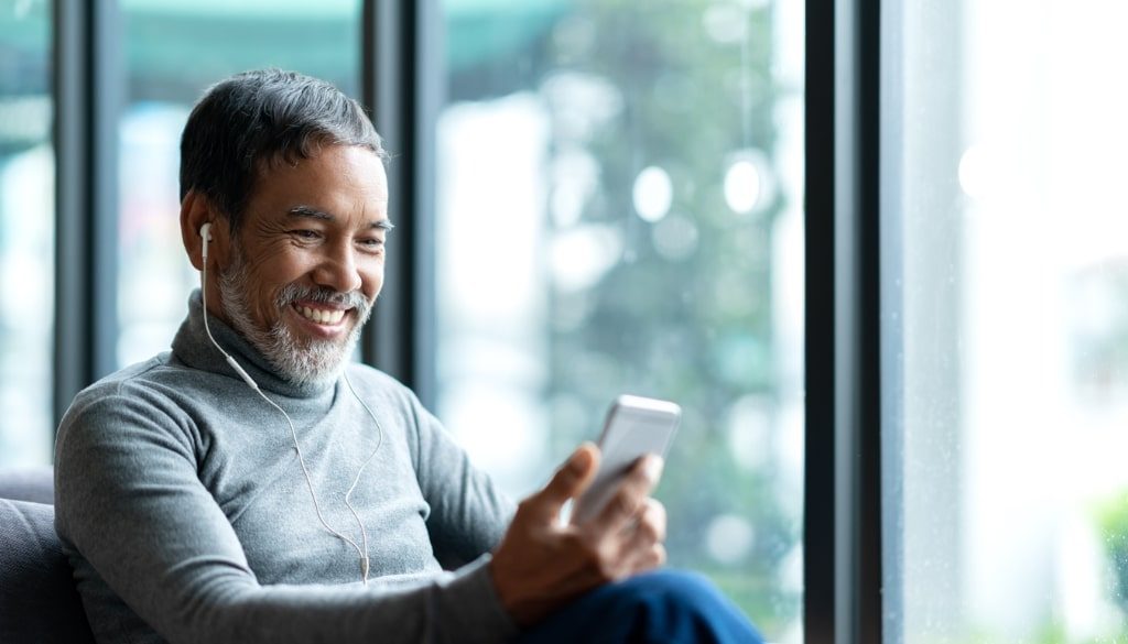 blog-man-with-phone-SH007 blog-man-with-phone-SH007