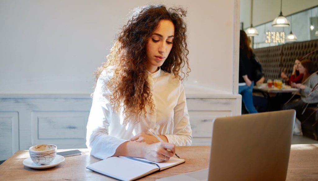 blog-woman-at-computer-SH003 blog-woman-at-computer-SH003